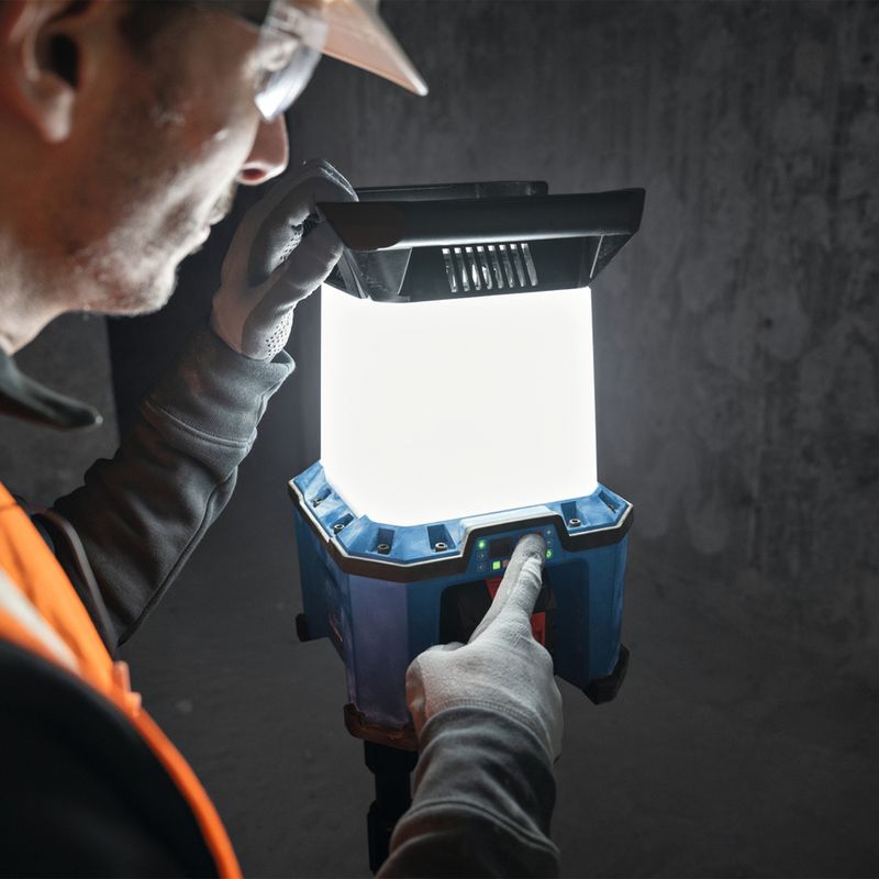 Refletor-LED-Bosch-GLA-18VH-7500-SB-S18983